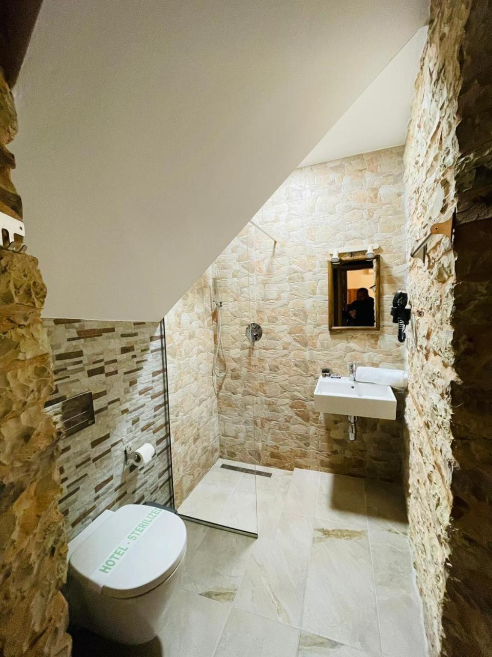 Boutique Praga Gjirokastër